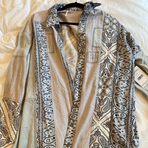 FREE PEOPLE OVERSIZED TOP WITH TAGS!